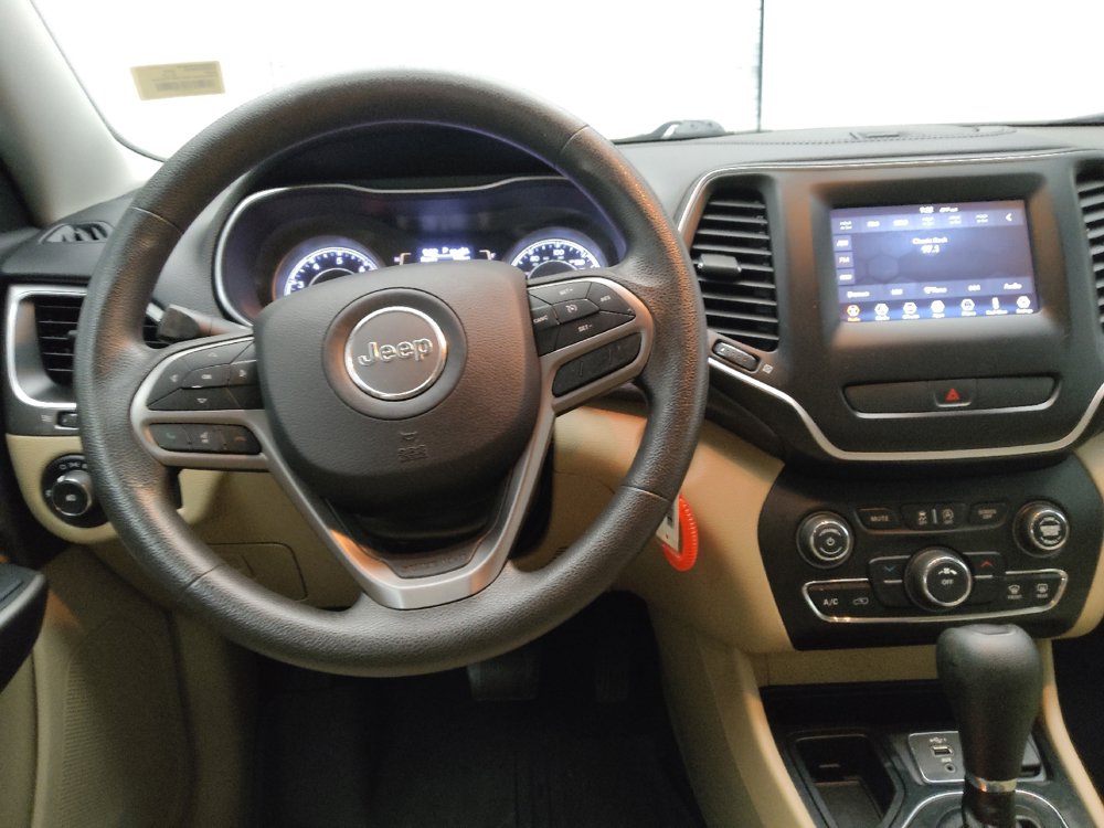 Used 2019 Jeep Cherokee Latitude w/ Popular Appearance Group FWD image 22