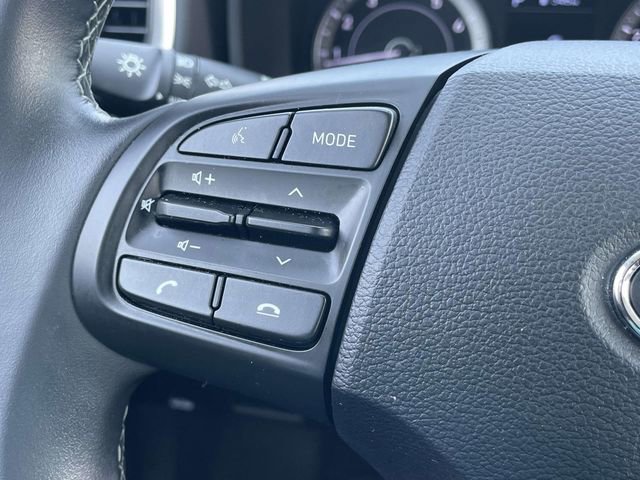 Certified 2021 Hyundai Venue SEL FWD image 17