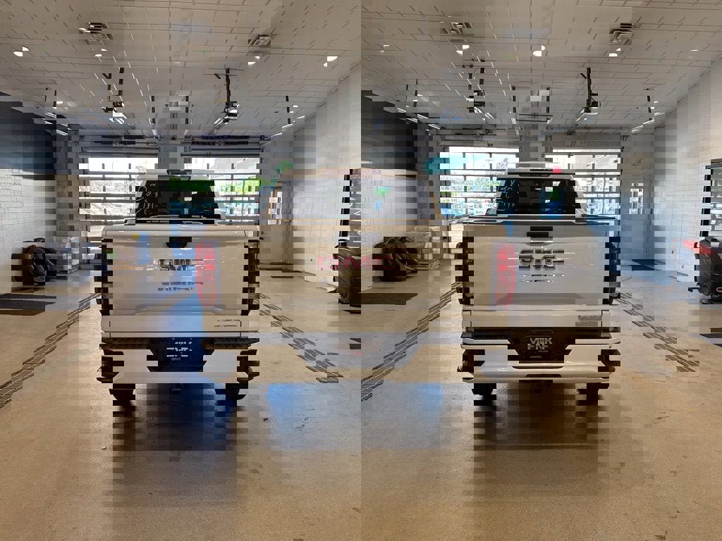 New 2025 GMC Sierra 1500 Elevation image 7