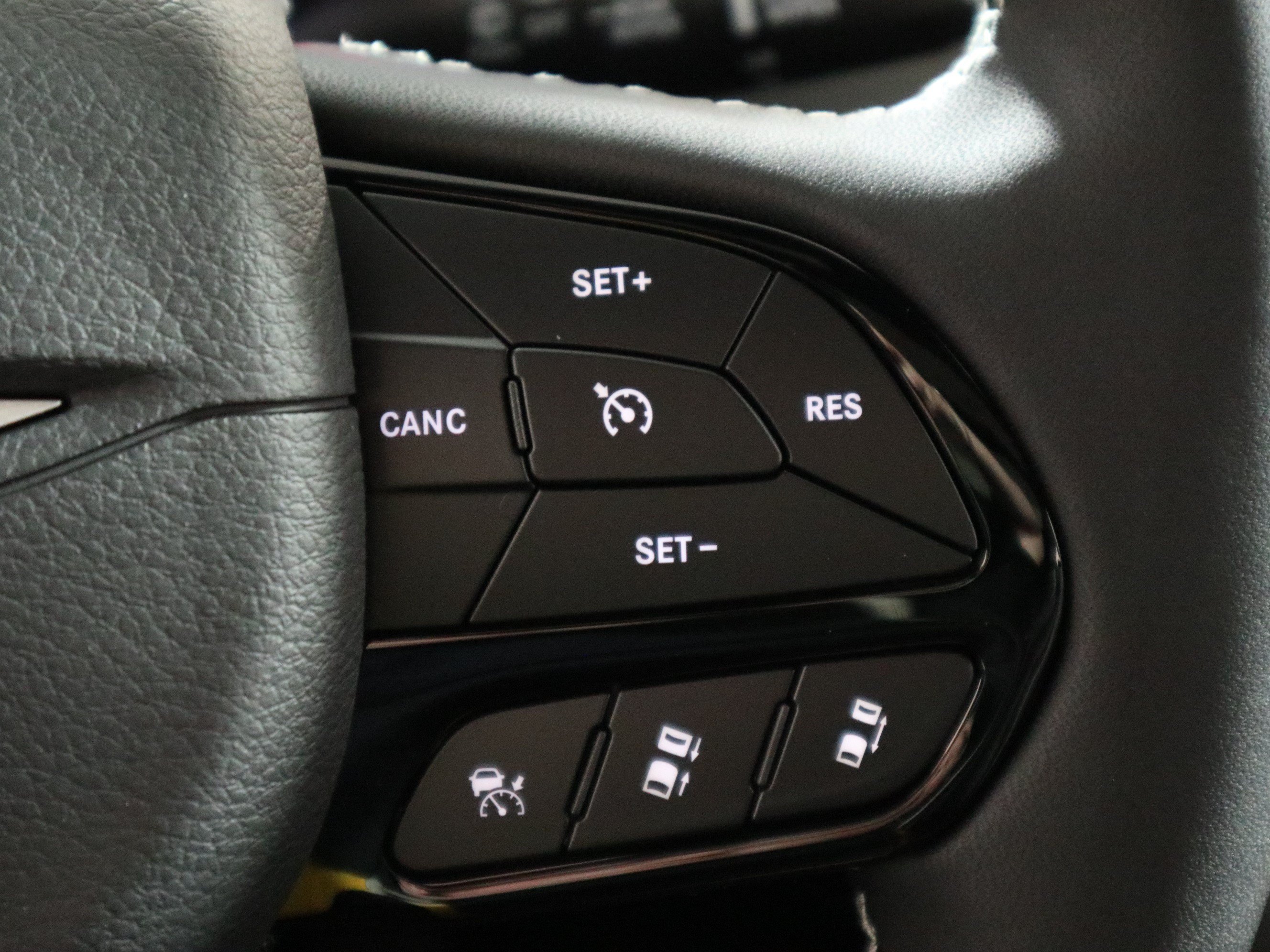 New 2027 Chrysler Pacifica Limited FWD image 30