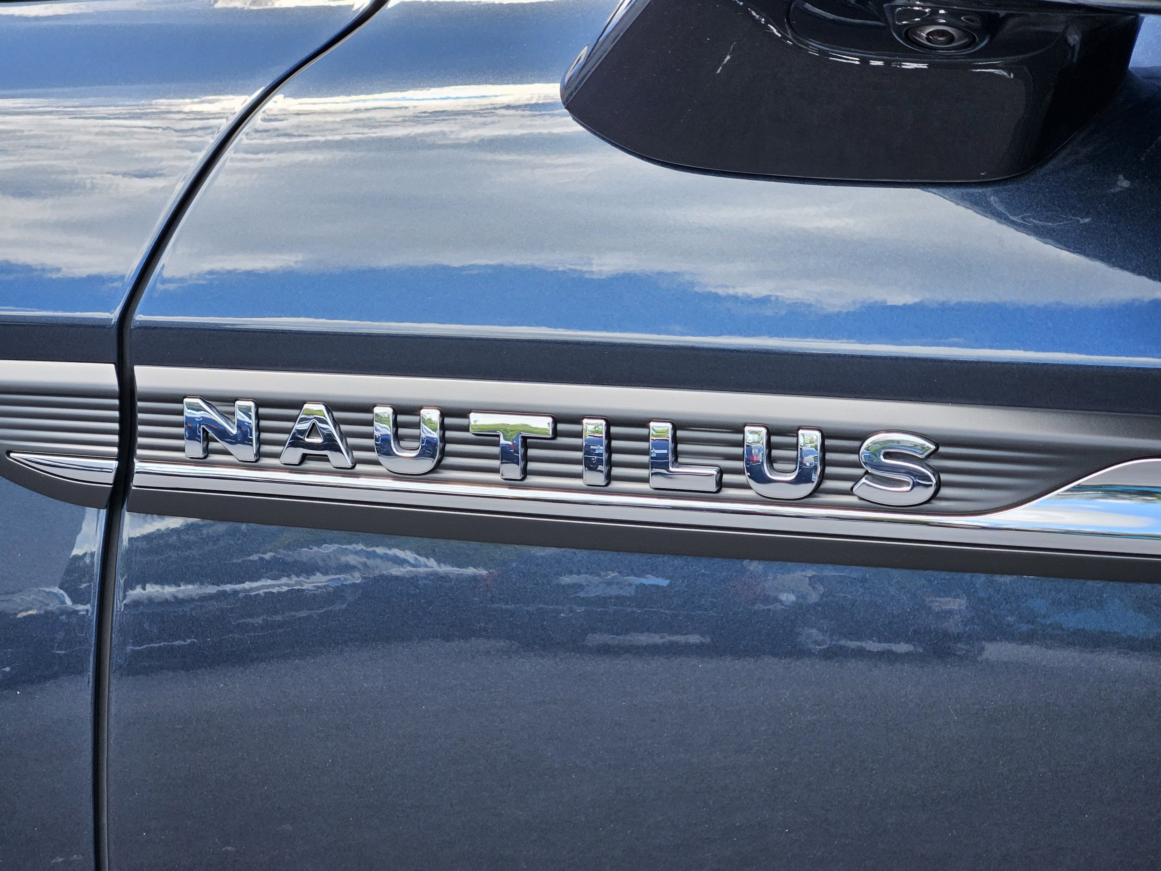 Used 2022 Lincoln Nautilus Reserve image 11