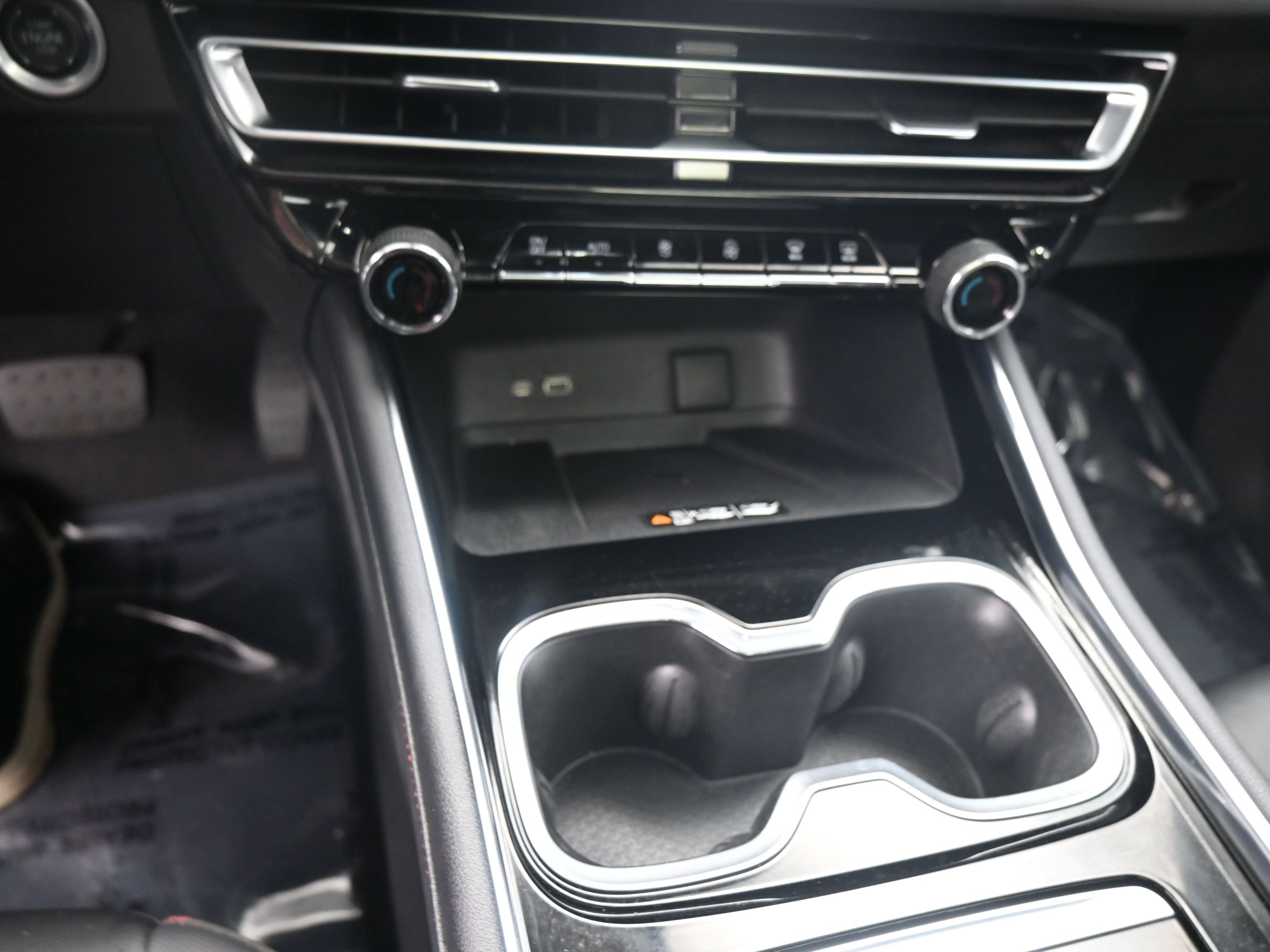 Used 2025 Chevrolet Traverse RS image 15