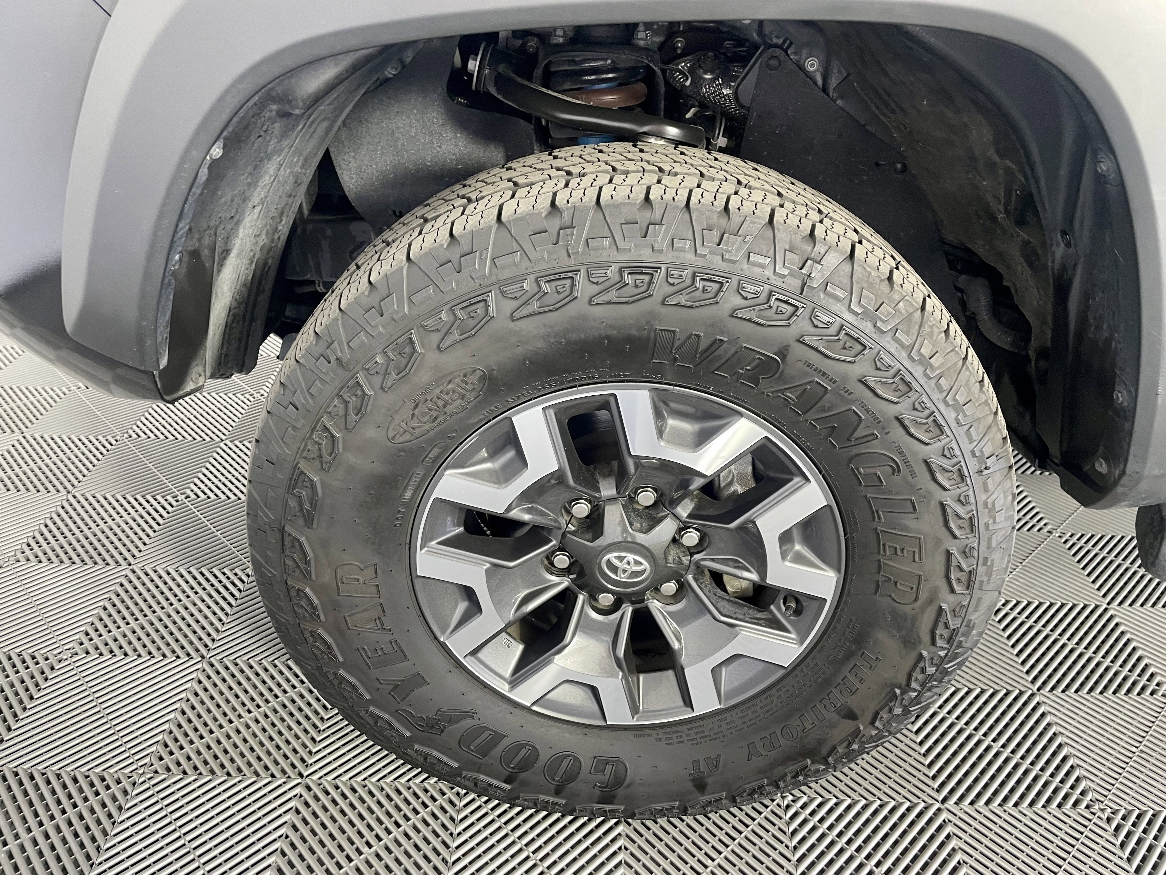 Used 2023 Toyota Tacoma TRD Off-Road AWD/4WD image 9