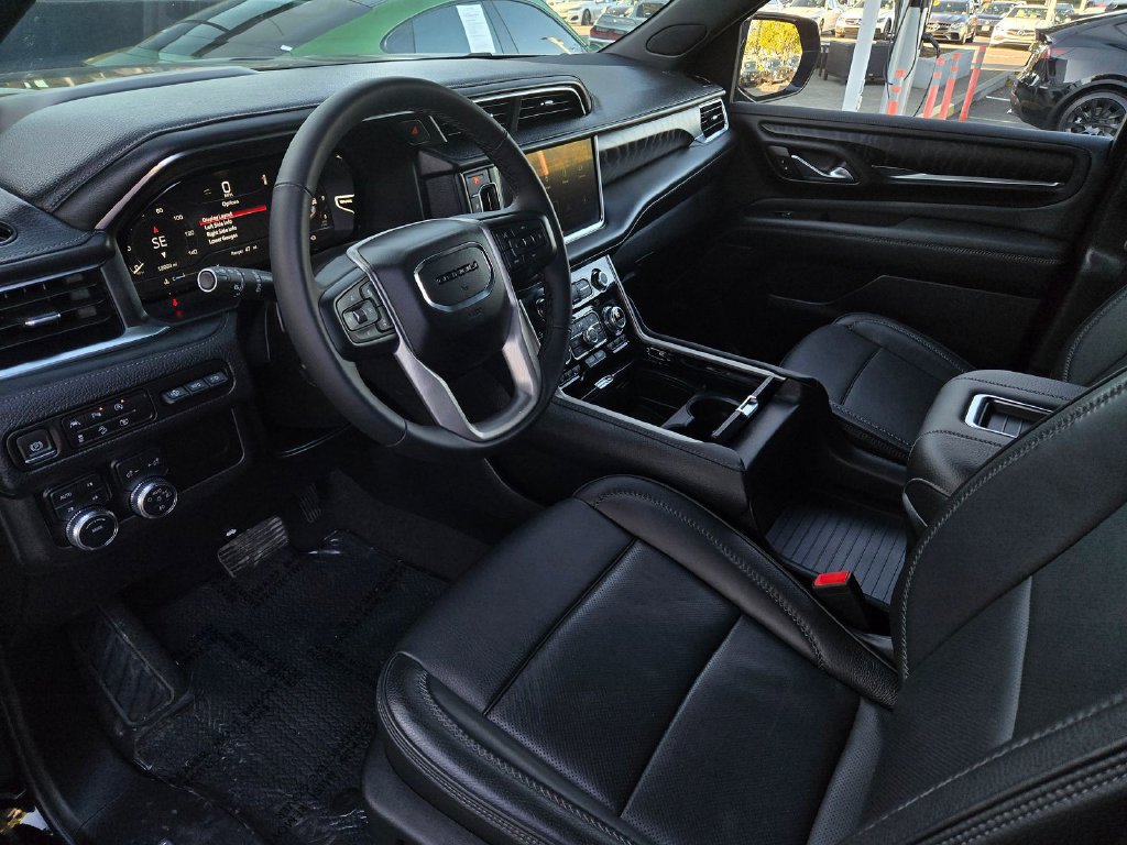 Used 2024 GMC Yukon Denali AWD/4WD image 9