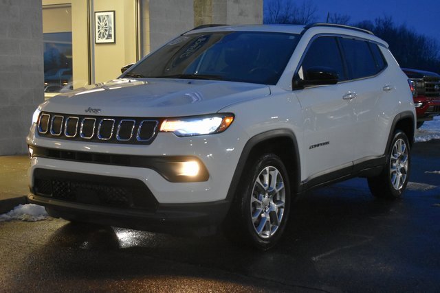 Used 2022 Jeep Compass Latitude w/ Sun and Sound Group image 9