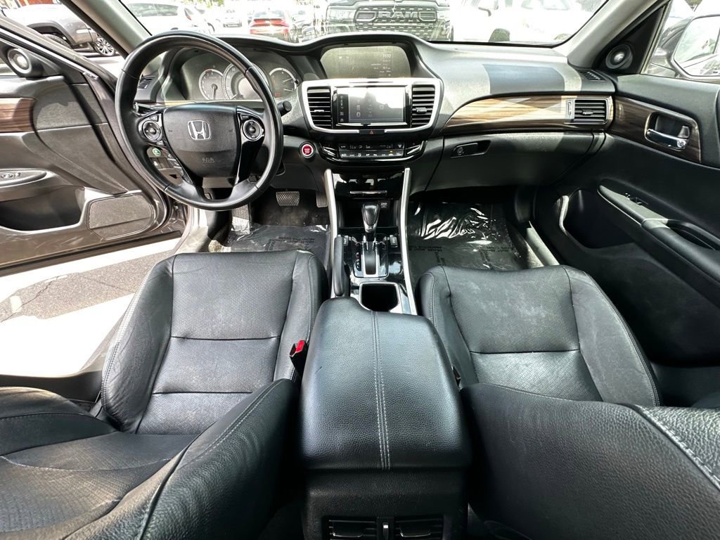 Used 2017 Honda Accord EX-L image 17