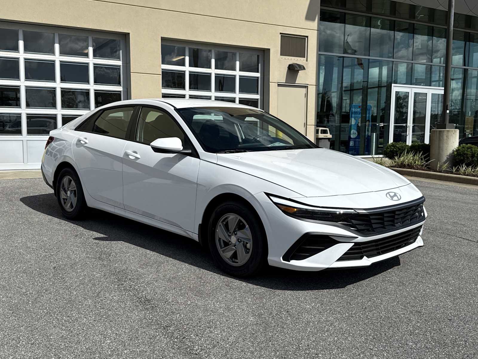 New 2025 Hyundai Elantra SE