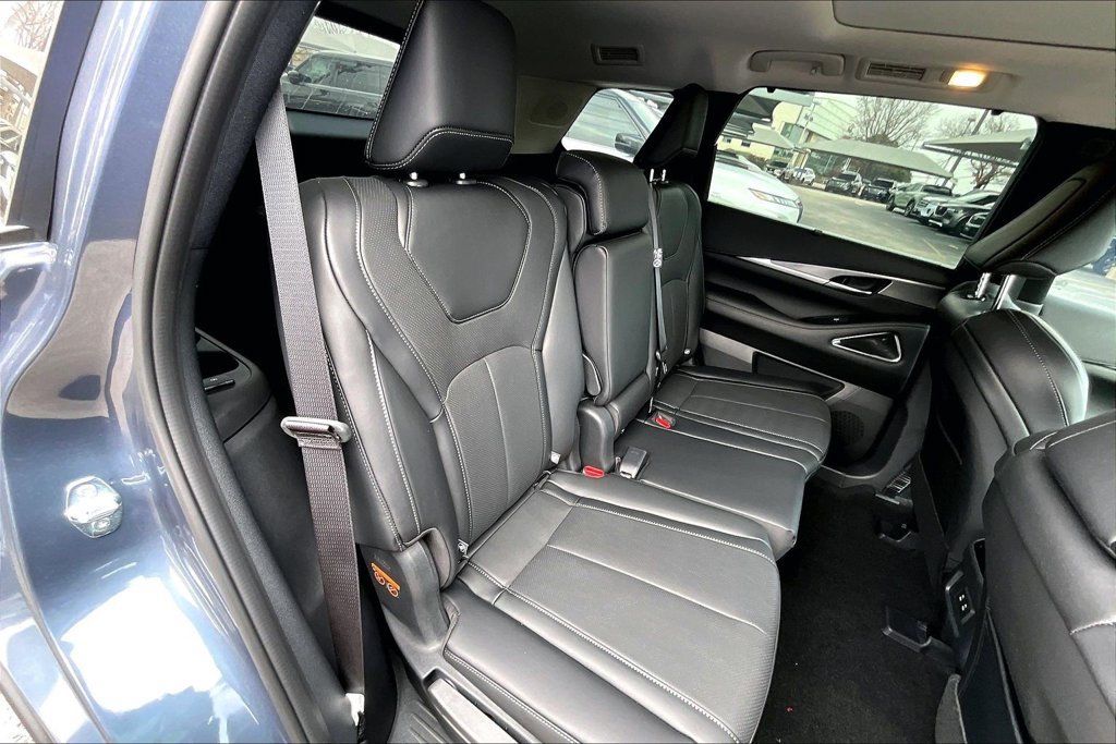 Certified 2026 INFINITI QX60 Luxe w/ Family Package FWD image 15