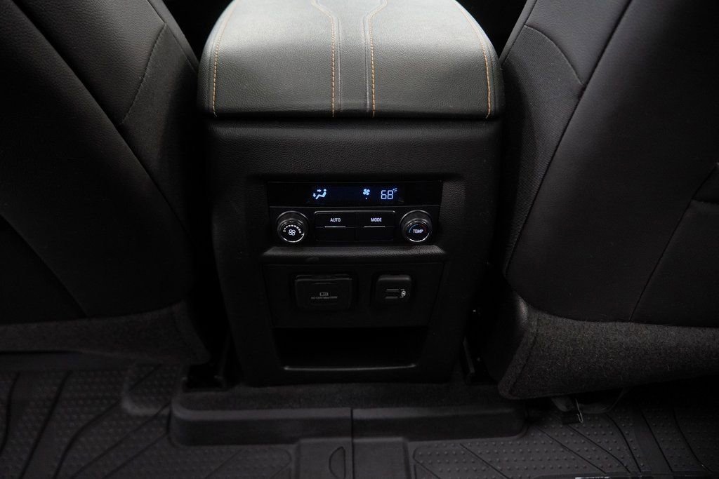 Used 2021 Chevrolet Traverse LT w/ LT Premium Package image 32