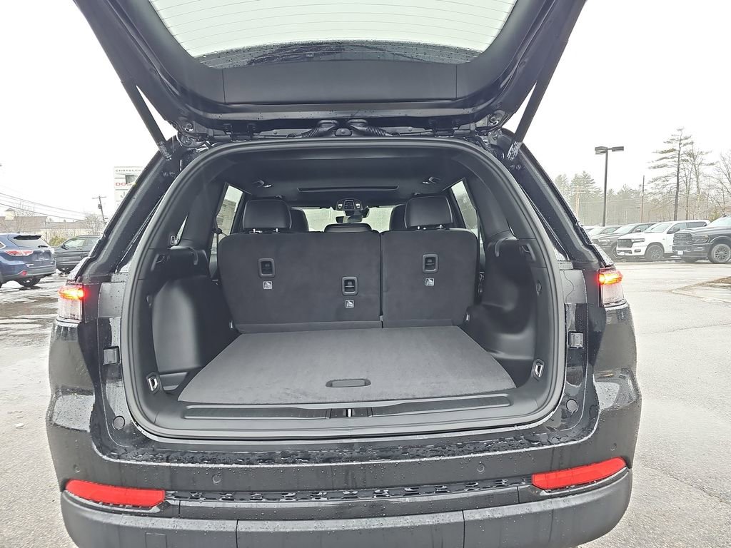 New 2025 Jeep Grand Cherokee Laredo image 24