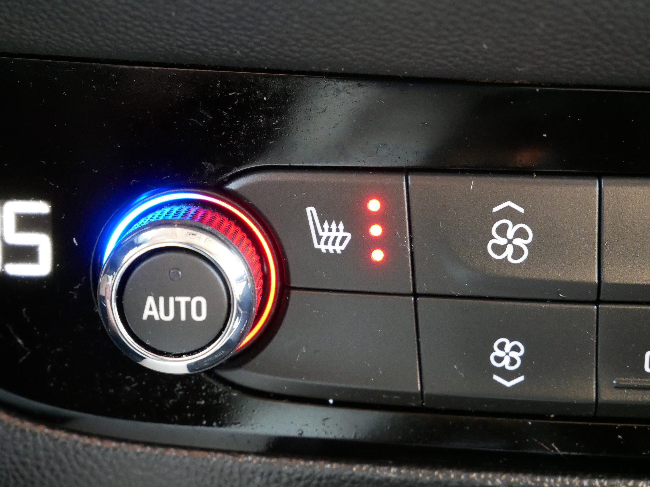 Used 2022 Buick Enclave Essence image 23