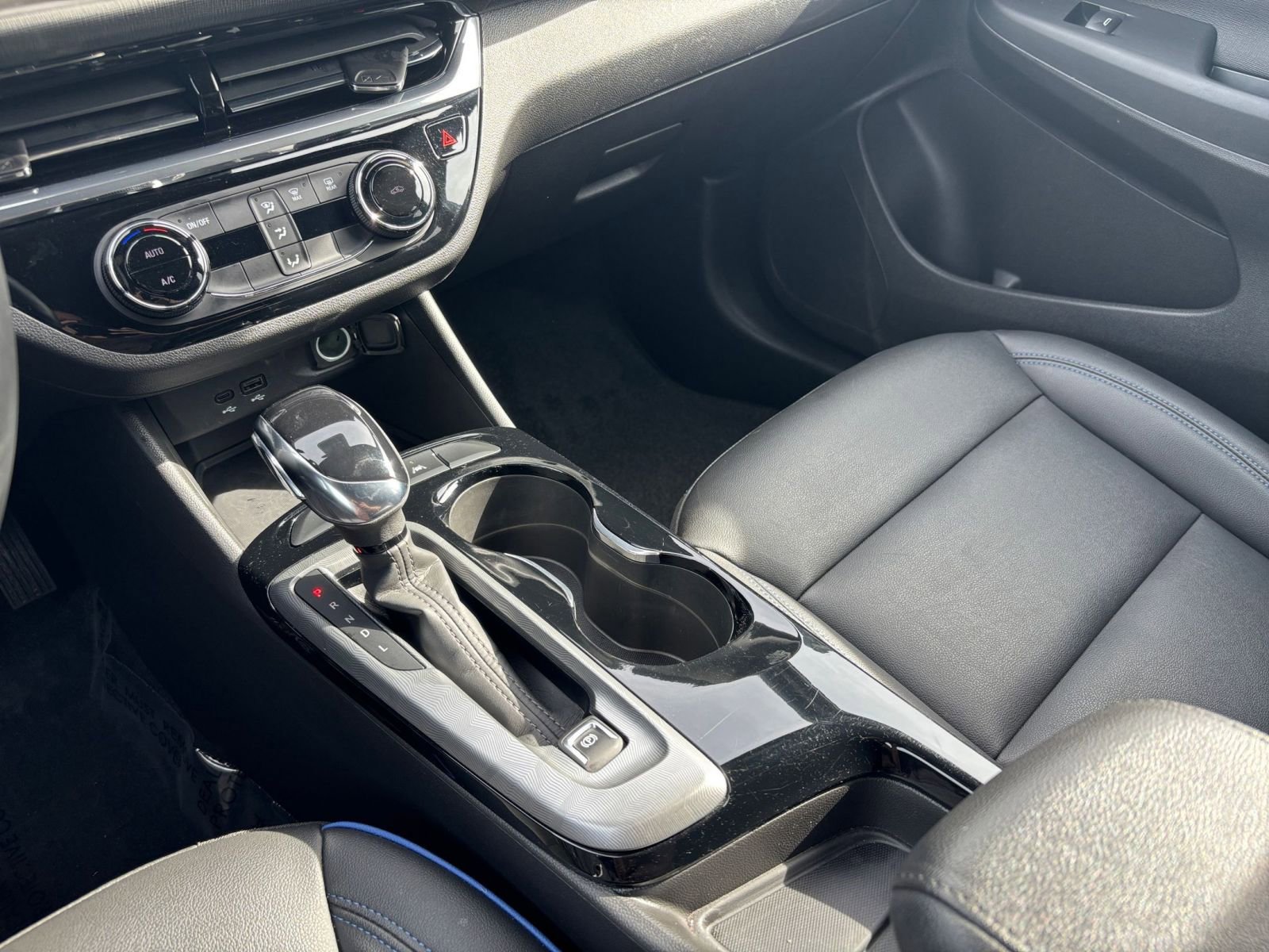 Used 2025 Buick Envista Sport Touring image 40