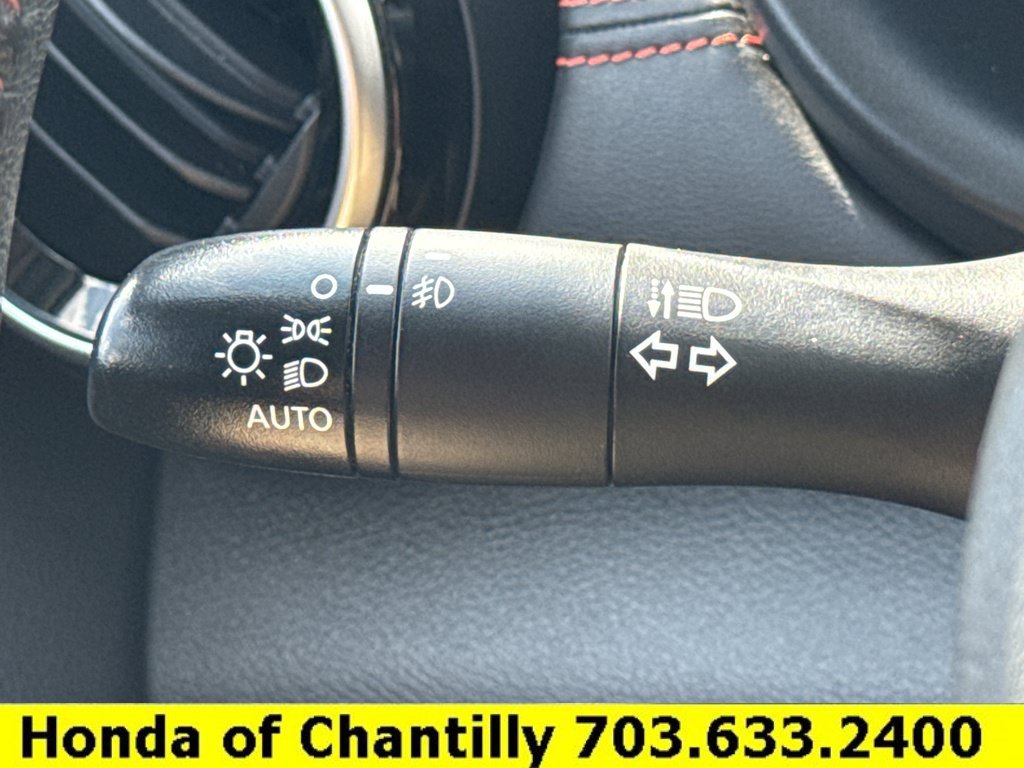 Used 2022 Nissan Kicks SR FWD image 11