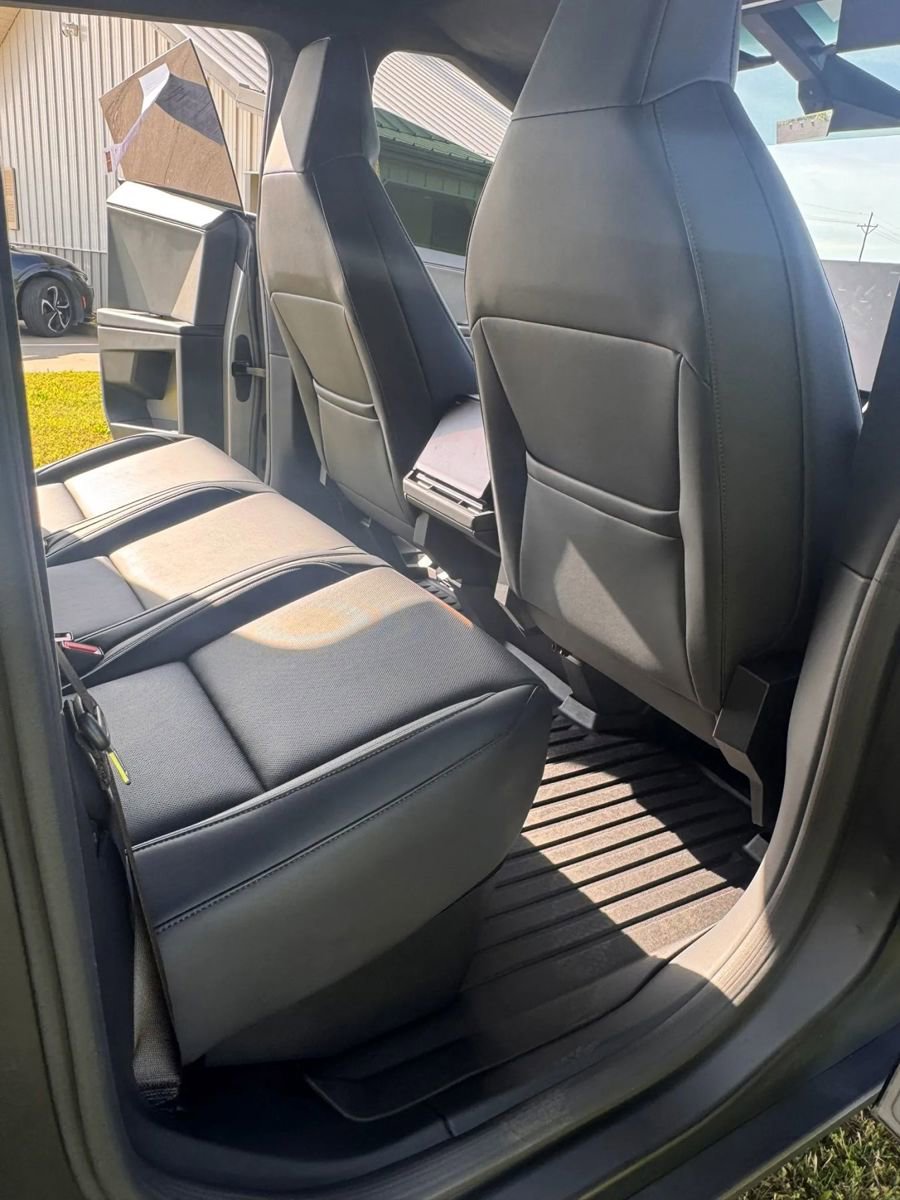 Used 2025 Tesla Cybertruck AWD Crew Cab image 15