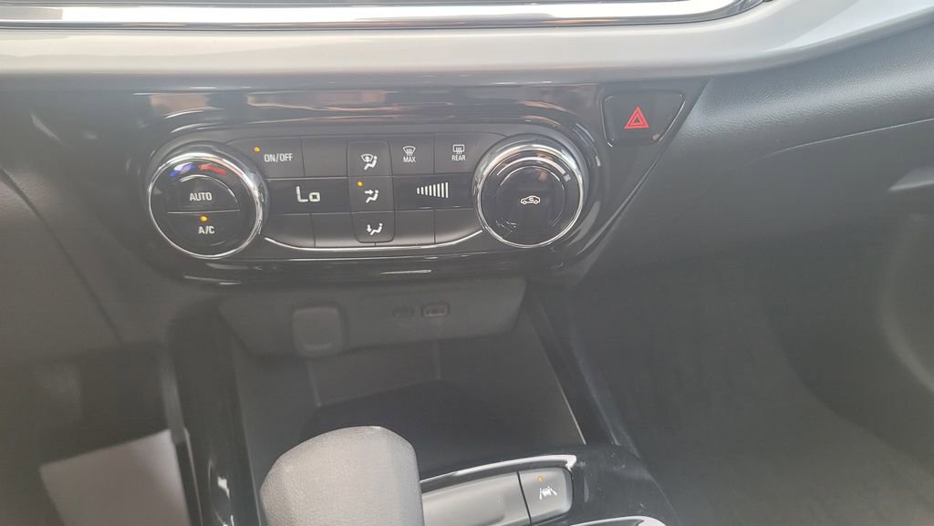Used 2026 Chevrolet Trax LT FWD image 22