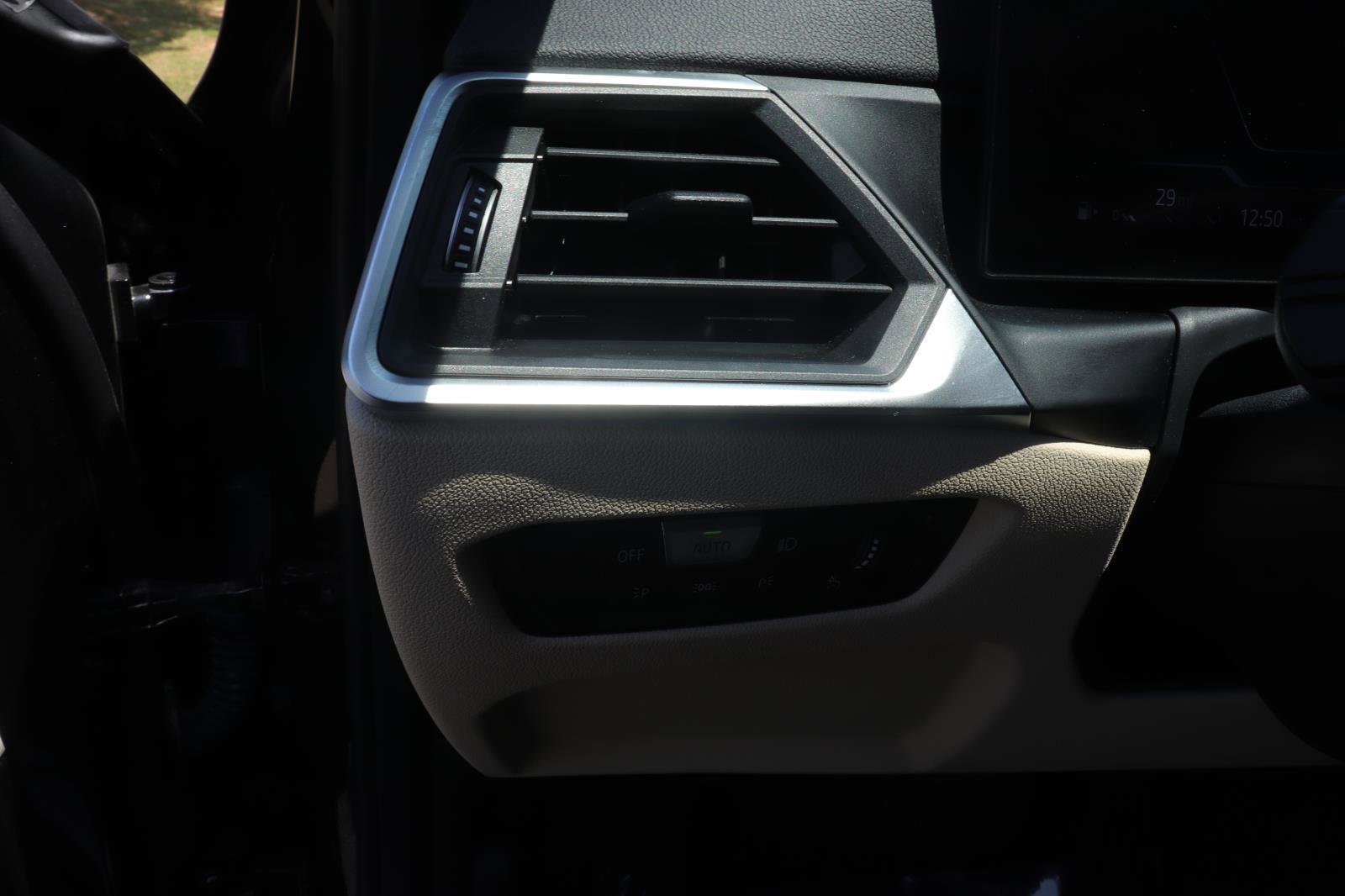 Used 2024 BMW 330i Sedan w/ Premium Package image 23