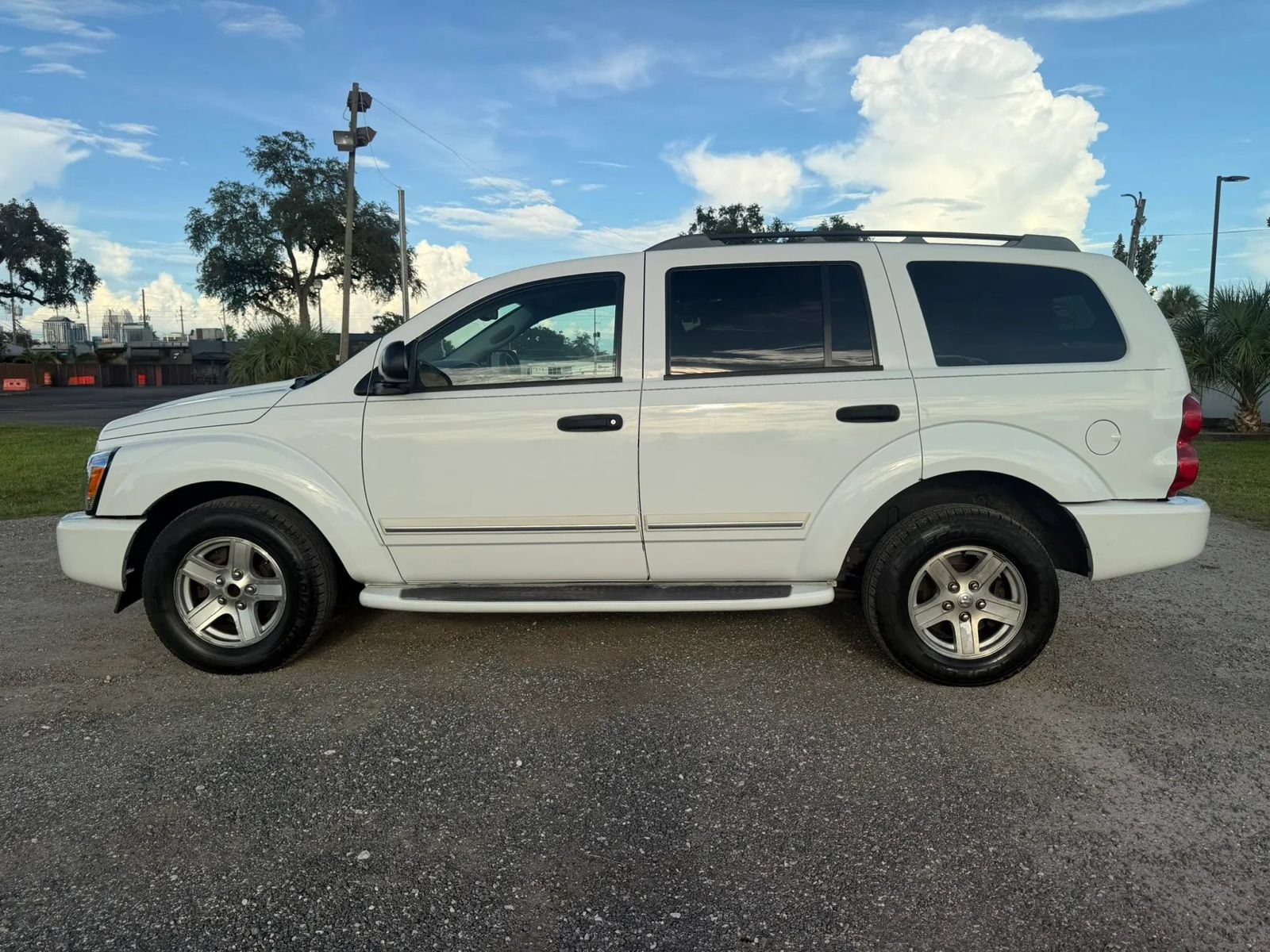 Used 2005 Dodge Durango Limited w/ Trailer Tow Group RWD image 9