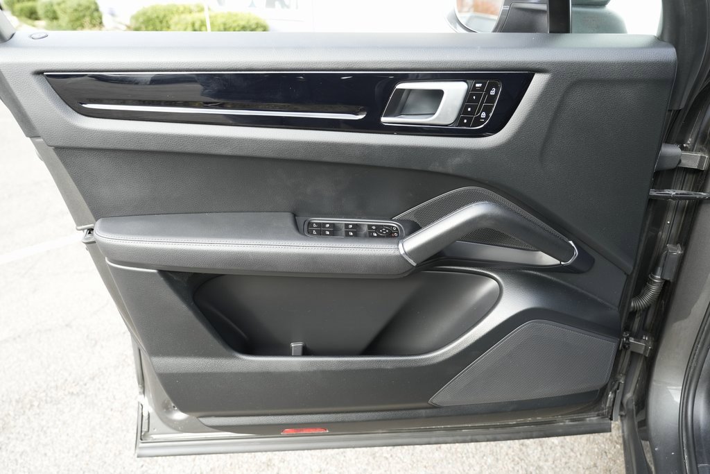 Used 2020 Porsche Cayenne image 28