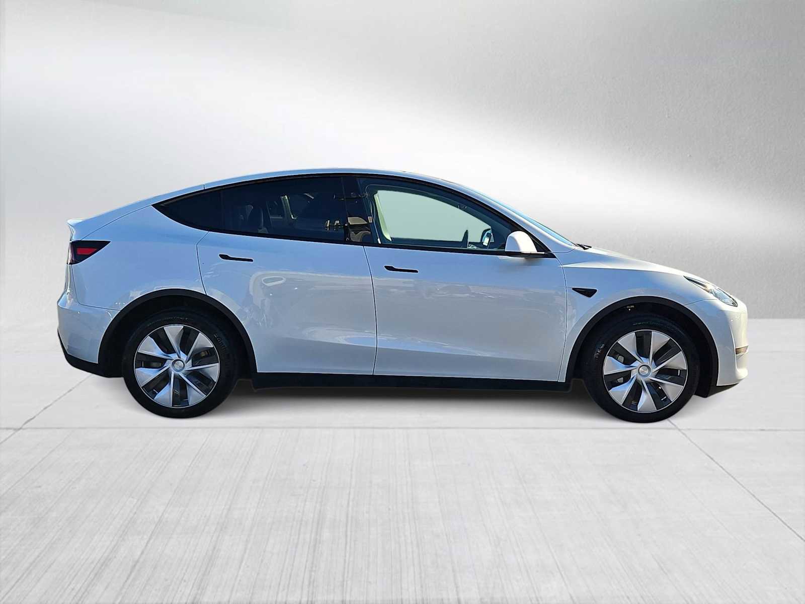Used 2024 Tesla Model Y Long Range image 9