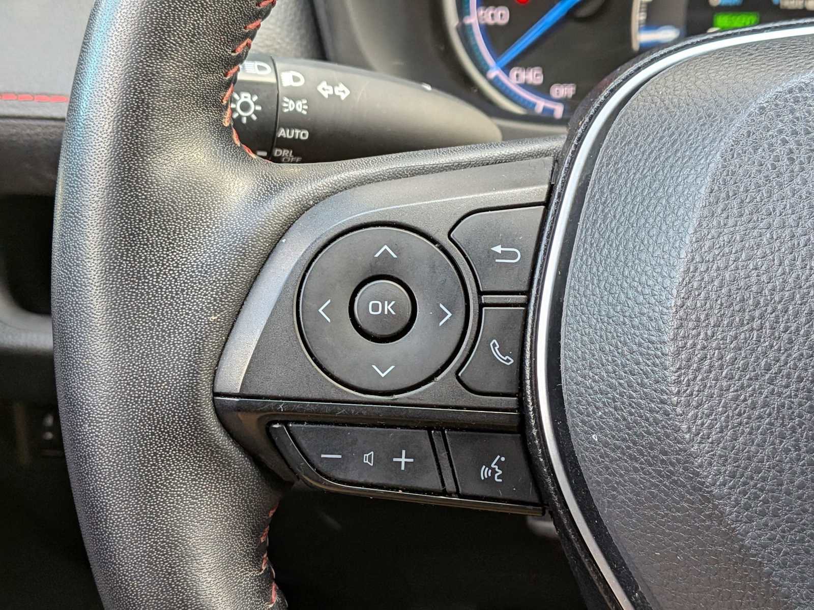 Used 2022 Toyota RAV4 SE w/ Weather & Moonroof Package image 21