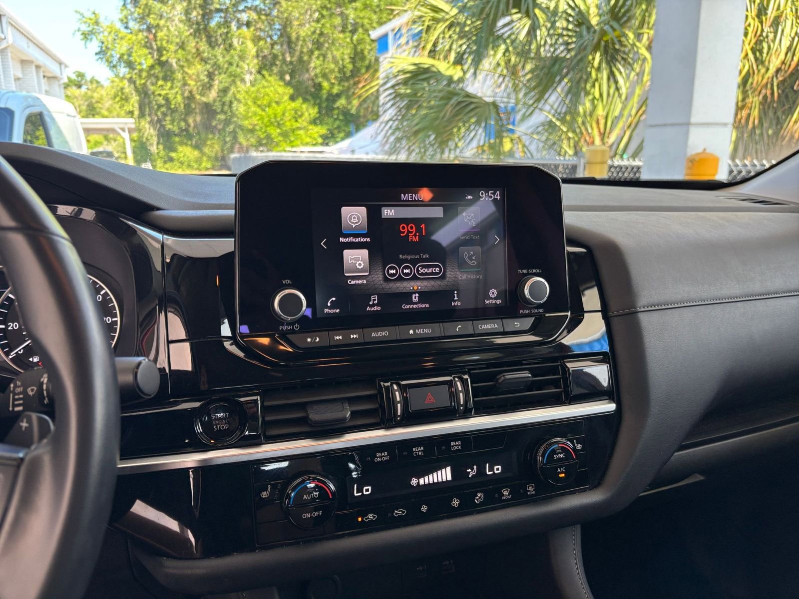 Used 2025 Nissan Pathfinder SV FWD image 17