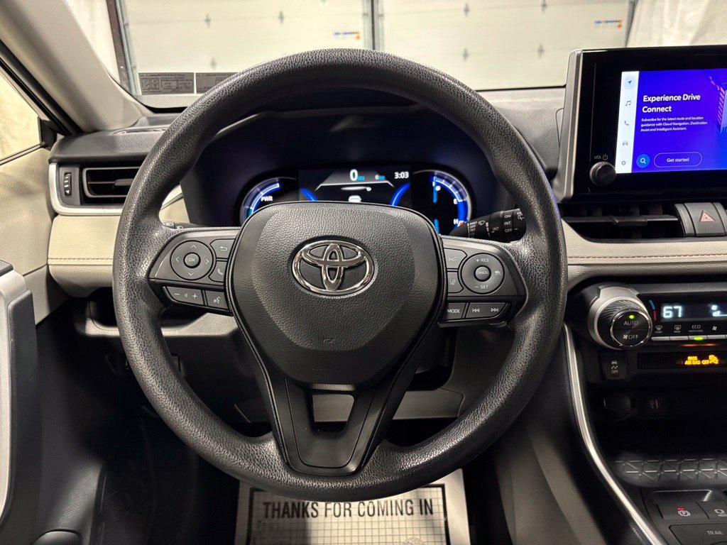 Used 2025 Toyota RAV4 XLE AWD/4WD image 18