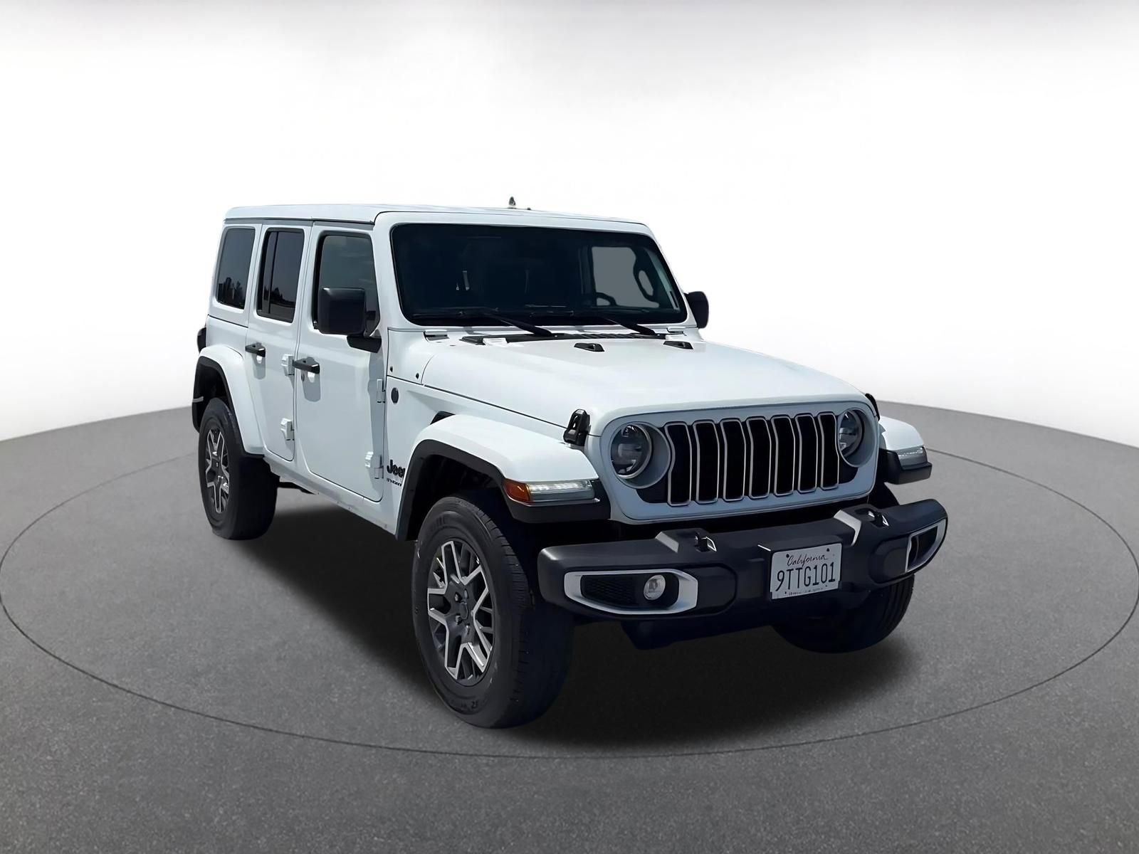 Used 2025 Jeep Wrangler Unlimited Sahara AWD/4WD image 3