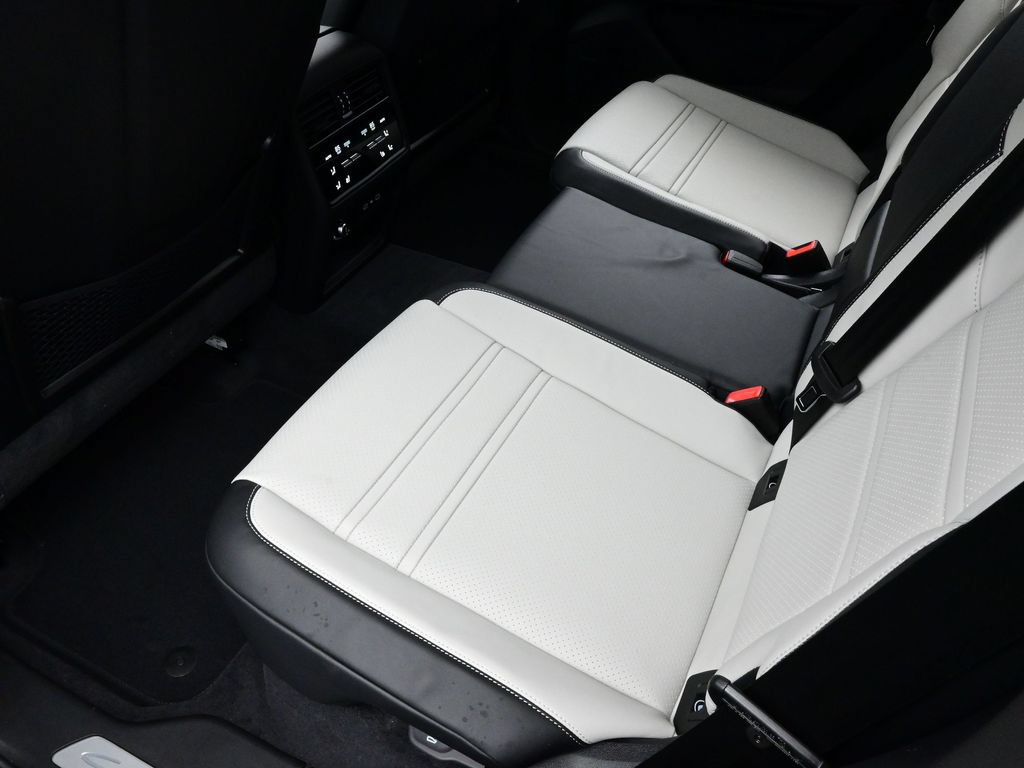 New 2026 Porsche Cayenne E-Hybrid Coupe AWD/4WD image 15