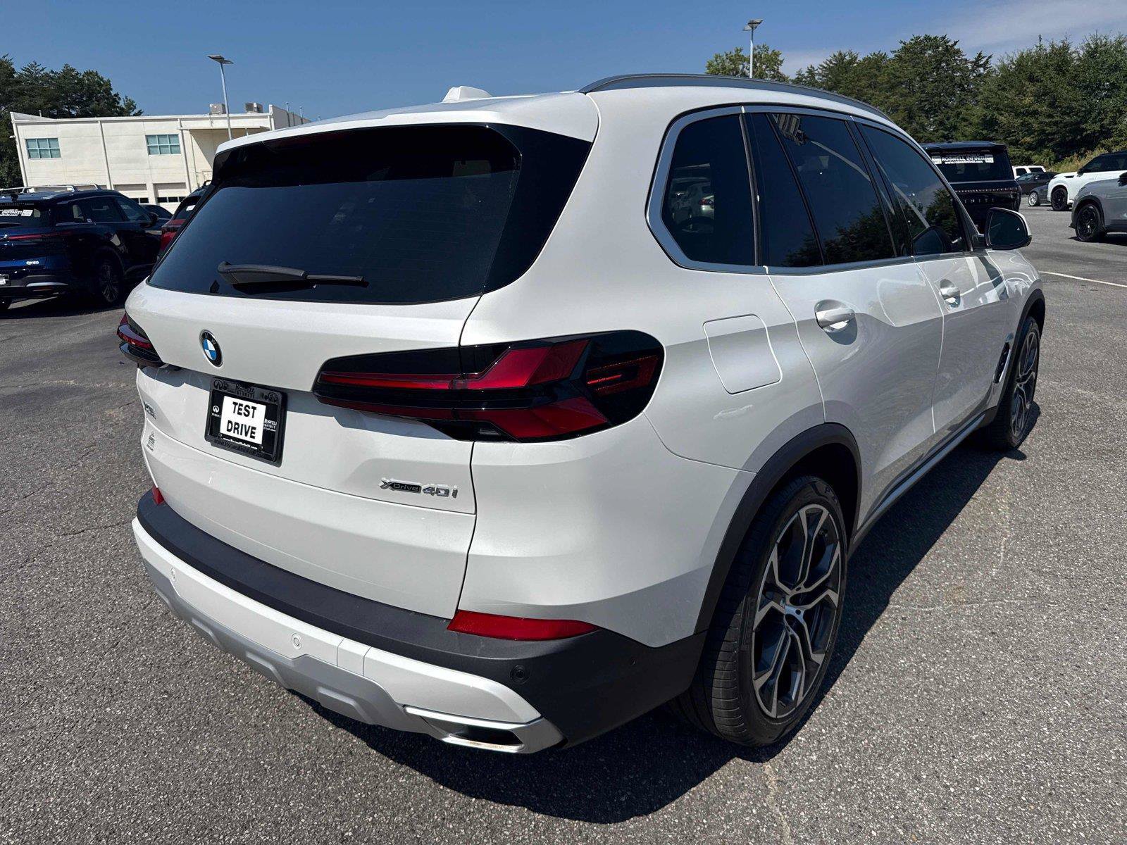Used 2024 BMW X5 xDrive40i w/ Premium Package AWD/4WD image 6