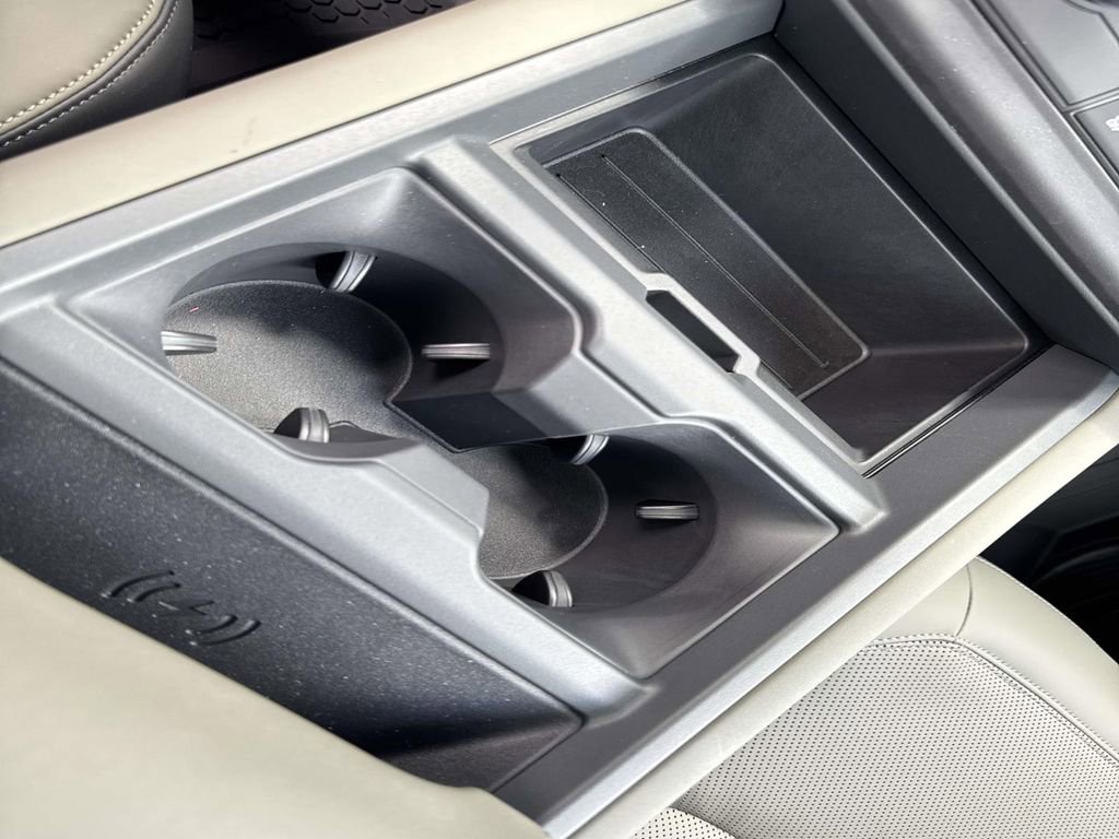 New 2026 Land Rover Defender 110 X-Dynamic SE image 26