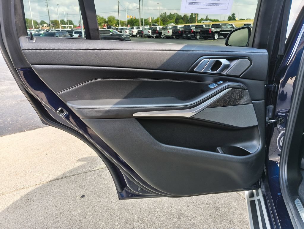 Used 2020 BMW X7 xDrive40i w/ Premium Package AWD/4WD image 25