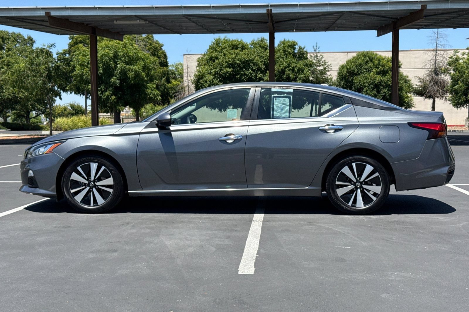 Used 2022 Nissan Altima 2.5 SV FWD image 14