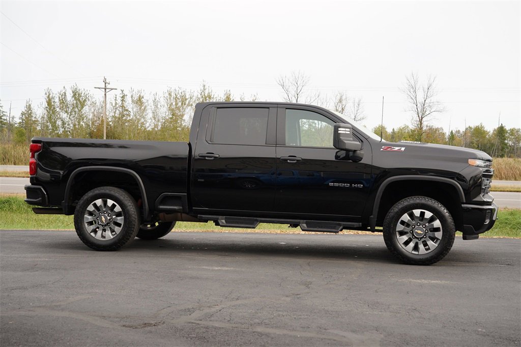 Used 2024 Chevrolet Silverado 2500 Custom w/ Custom Value Package image 2