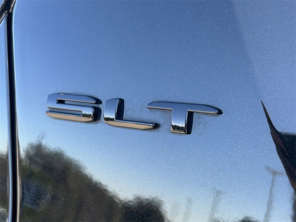 Used 2022 GMC Acadia SLT w/ Elevation Edition image 15