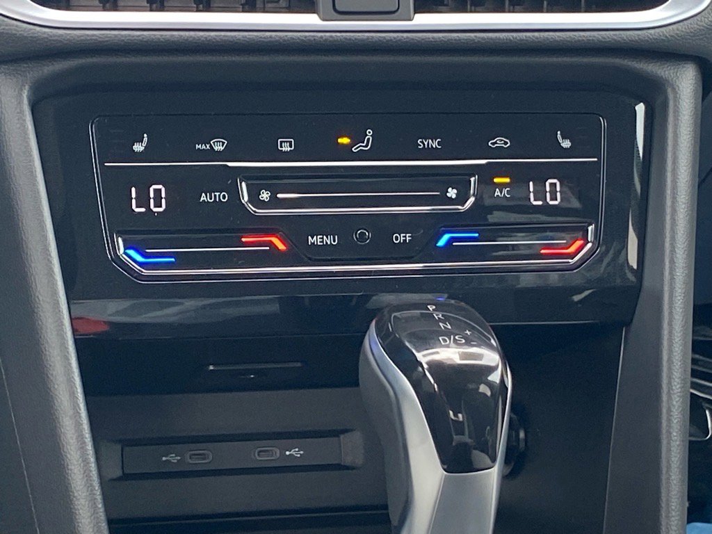 New 2025 Volkswagen Taos SE image 7