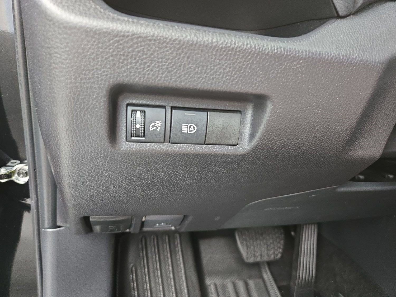 Certified 2025 Toyota RAV4 LE FWD image 25