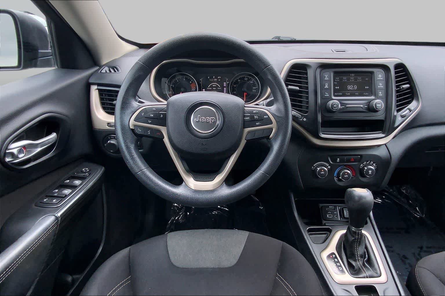 Used 2016 Jeep Cherokee Sport FWD image 6