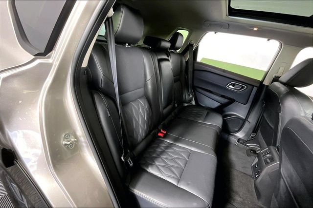 Used 2023 Nissan Rogue Platinum w/ Platinum Premium Package FWD image 29