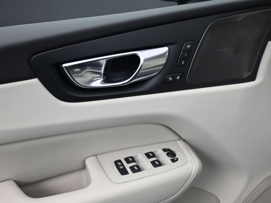 New 2026 Volvo XC60 T8 Ultra w/ Protection Package Premier AWD/4WD image 12