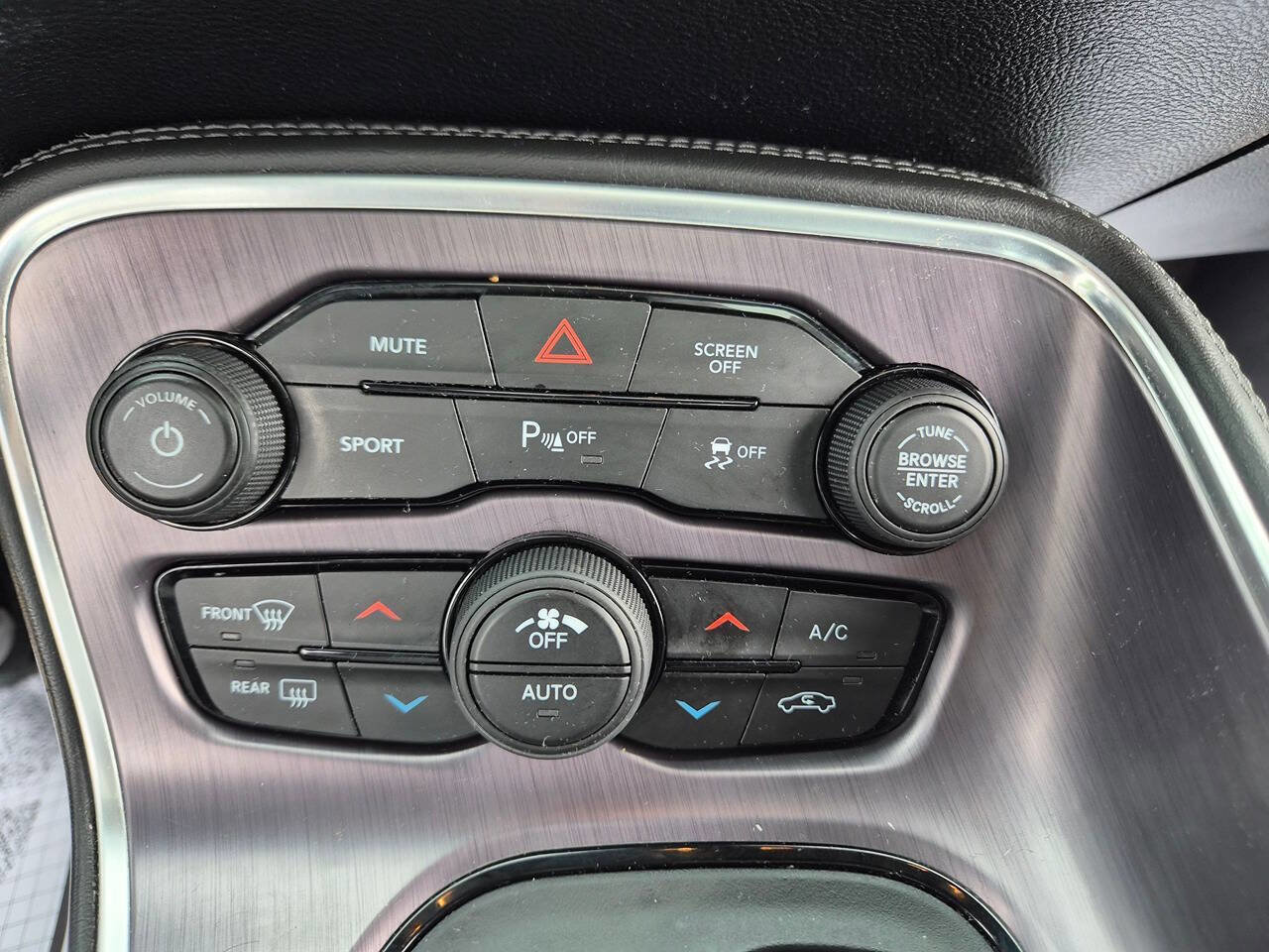 Used 2017 Dodge Challenger SXT RWD image 10