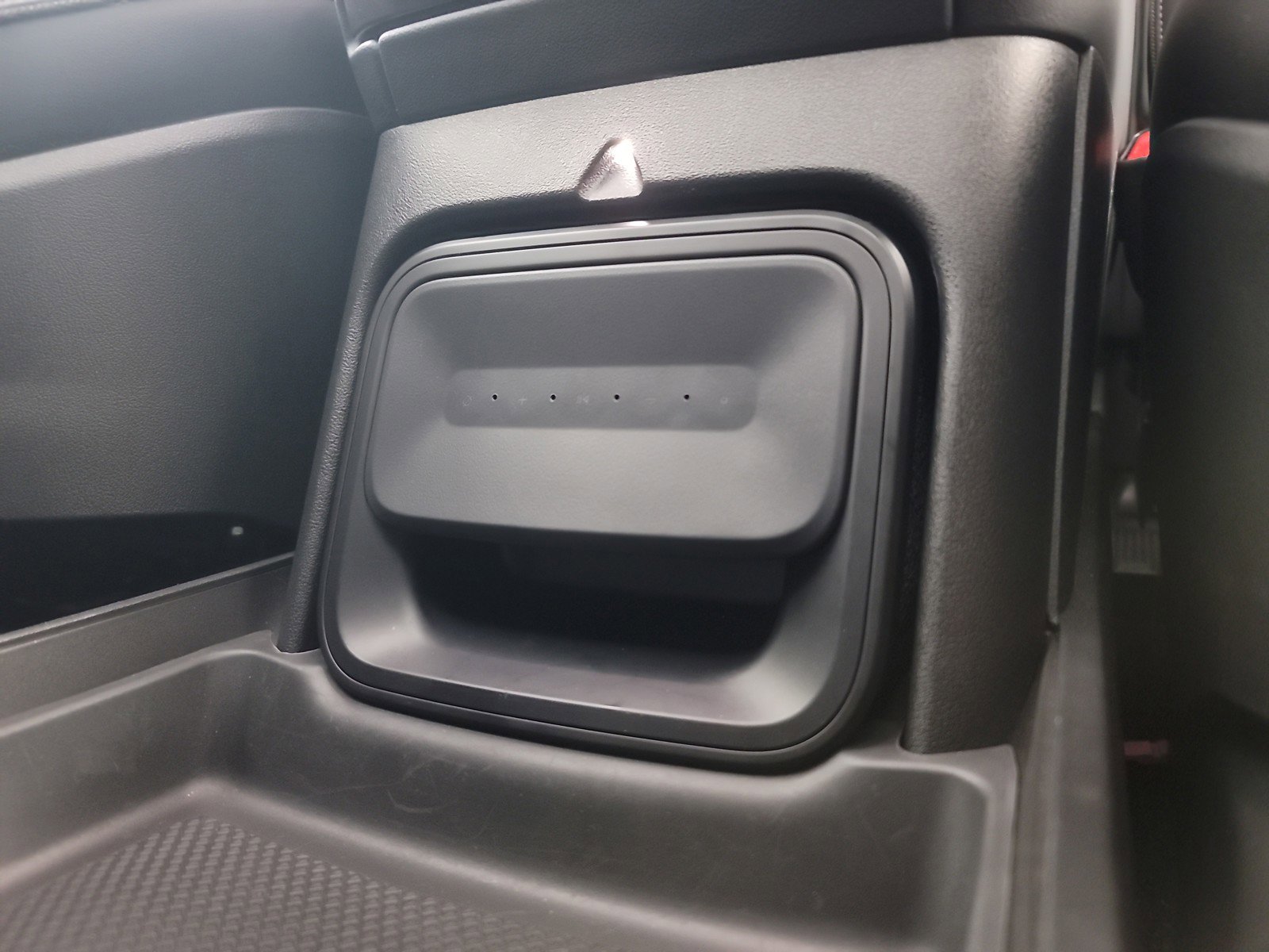 Used 2024 Rivian R1S Adventure image 33