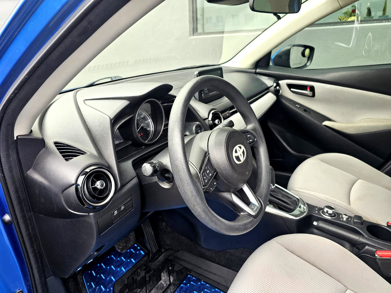 Used 2019 Toyota Yaris LE image 23