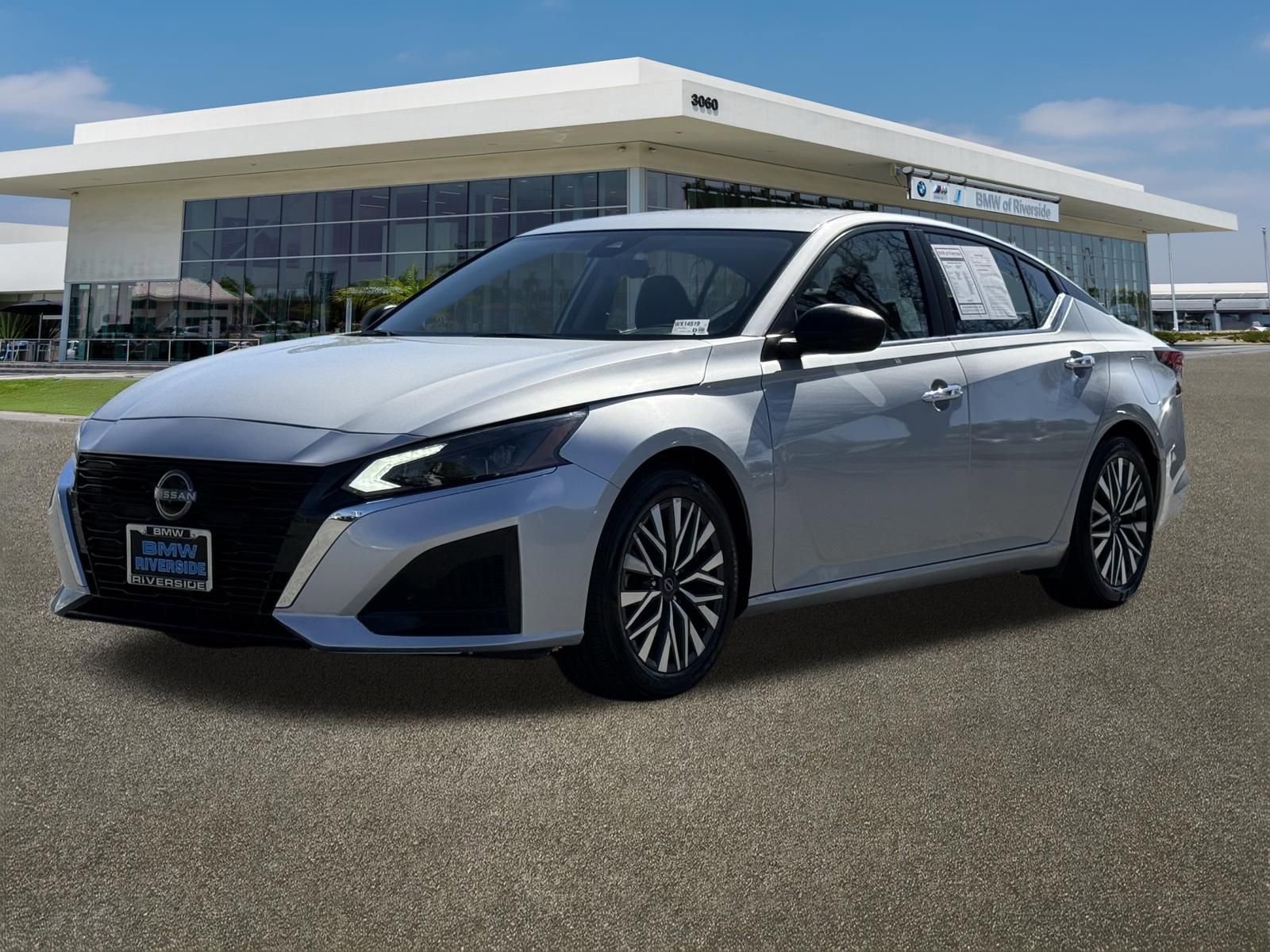 Used 2024 Nissan Altima 2.5 SV image 4