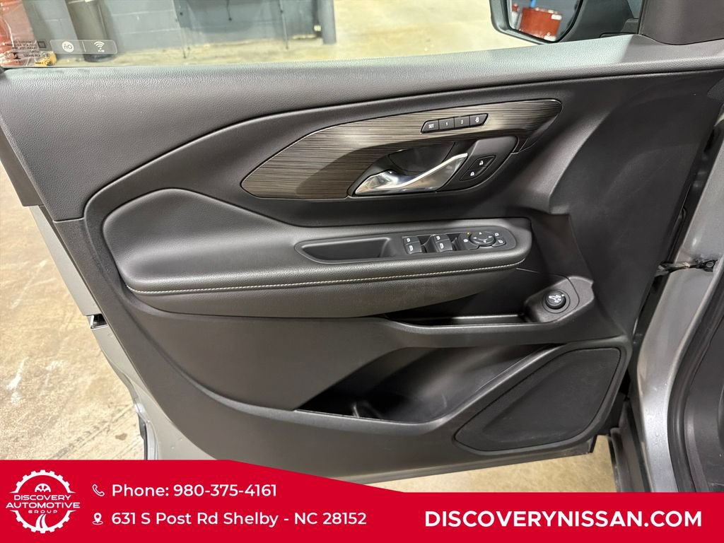 Used 2024 GMC Terrain SLT AWD/4WD image 10