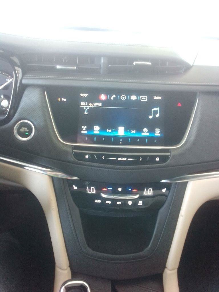 Used 2017 Cadillac XT5 Luxury w/ Driver Awareness Package FWD image 8