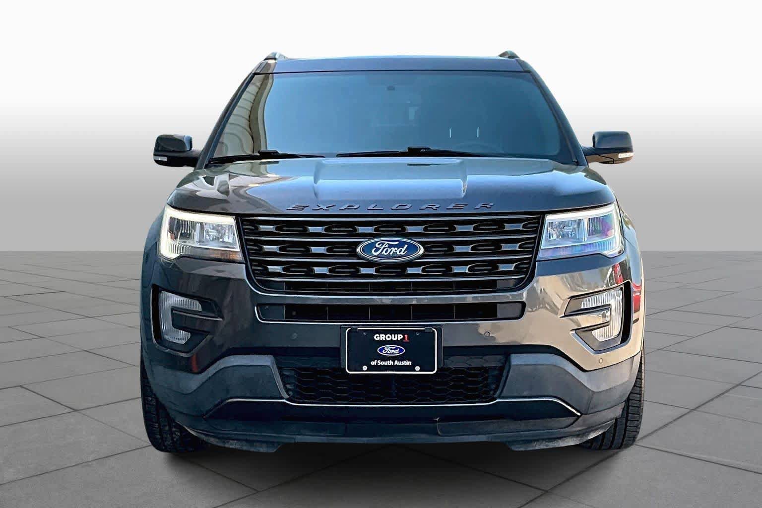 Certified 2017 Ford Explorer XLT w/ Equipment Group 202A FWD image 4