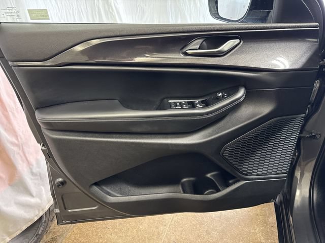 Used 2023 Jeep Grand Cherokee Altitude AWD/4WD image 22