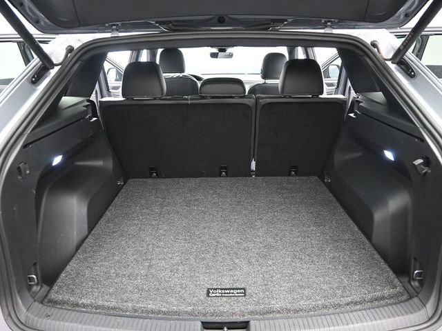 Used 2024 Volkswagen Atlas Cross Sport SE image 19