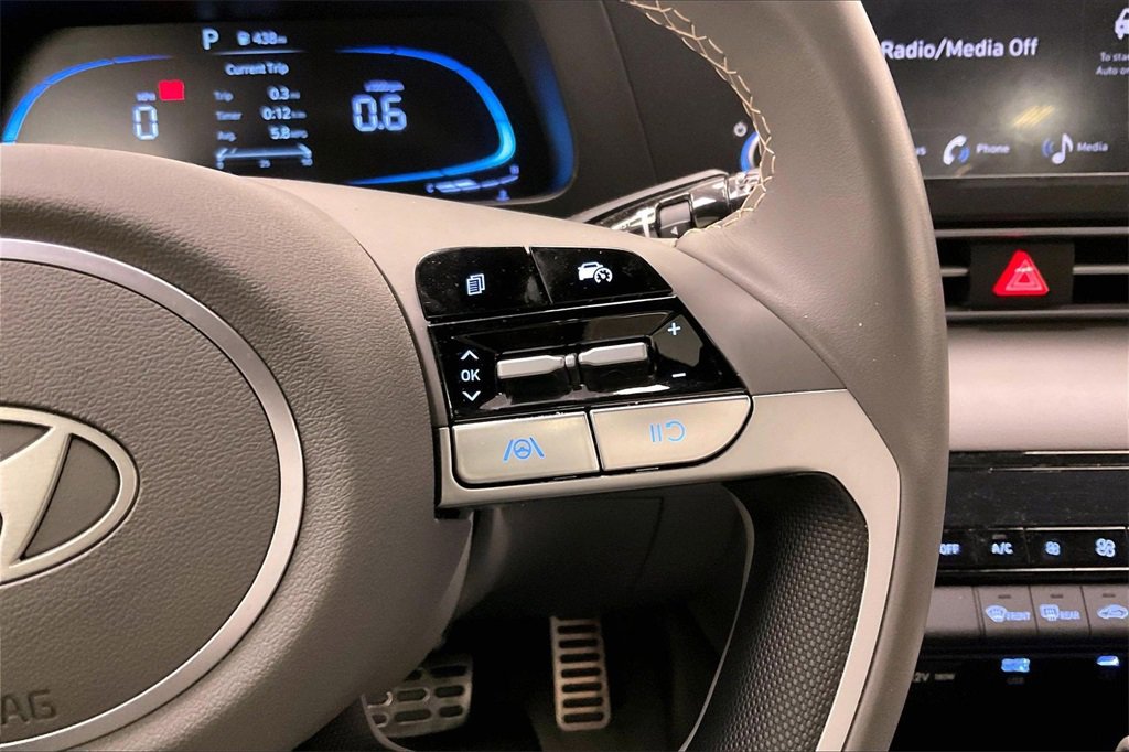 Certified 2025 Hyundai Elantra Sport image 17