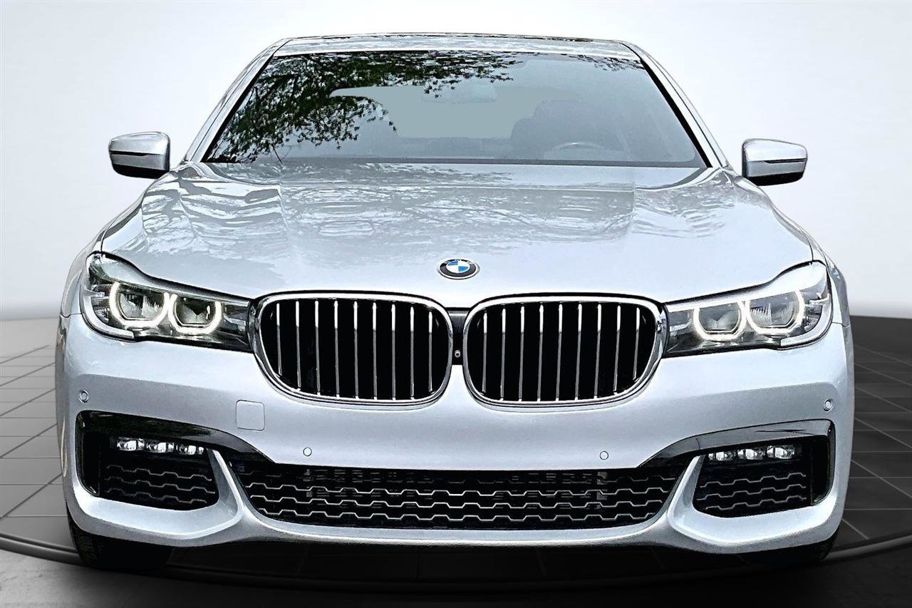 Used 2018 BMW 740i RWD image 2